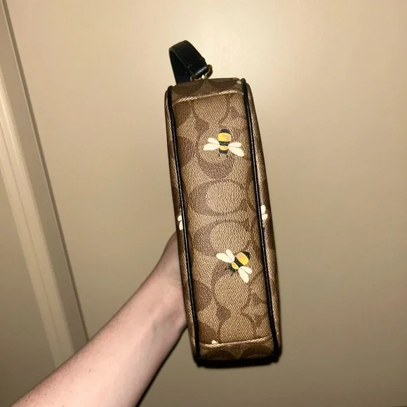 Bee Coach Bag - Picture 3 of 8